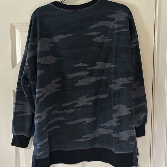 Old Navy sweatshirt size medium - Picture 3 of 3